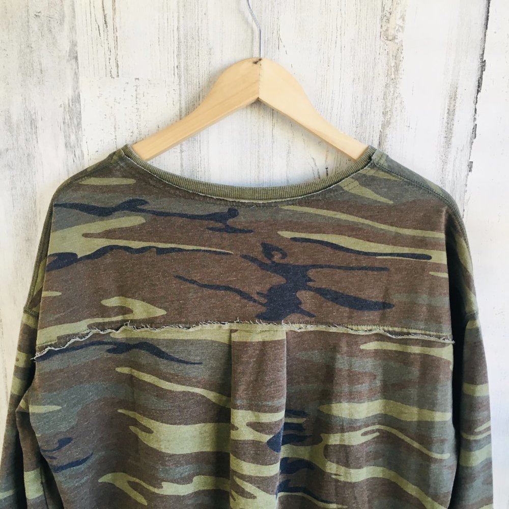 NWT Z Supply Camo Sweatshirt The Weekender Distressed Boho Side Slits S - Picture 11 of 13